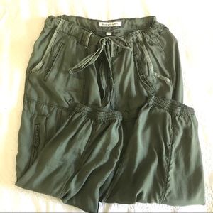 Abercrombie Silky capris